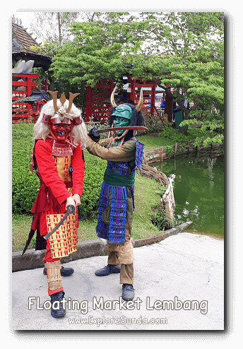 Don't miss posing with these Japanese warriors who 'guard' Kyotoku in Floating Market Lembang ;-) Don't miss posing with these Japanese warriors who 'guard' Kyotoku in Floating Market Lembang ;-)
