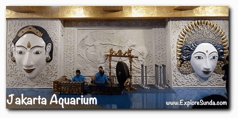 Musicians are playing Gamelan at Jakarta Aquarium. Musicians are playing Gamelan at Jakarta Aquarium.