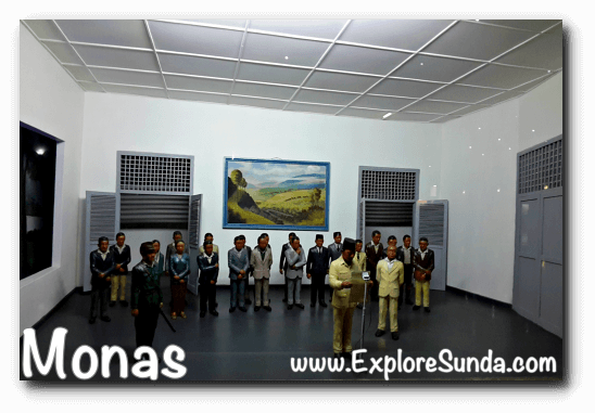 Diorama of Declaration of Indonesia Independence (August 17, 1945), one of the National History Museum display in Monas, Jakarta. Diorama of Declaration of Indonesia Independence (August 17, 1945), one of the National History Museum display in Monas, Jakarta.