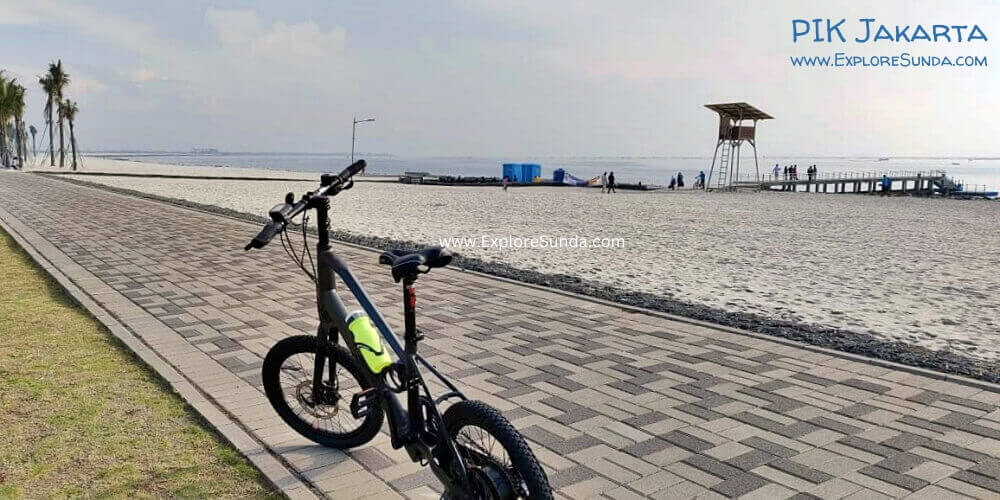 Pantai Pasir Putih, the one and only sandy beach in PIK Jakarta.