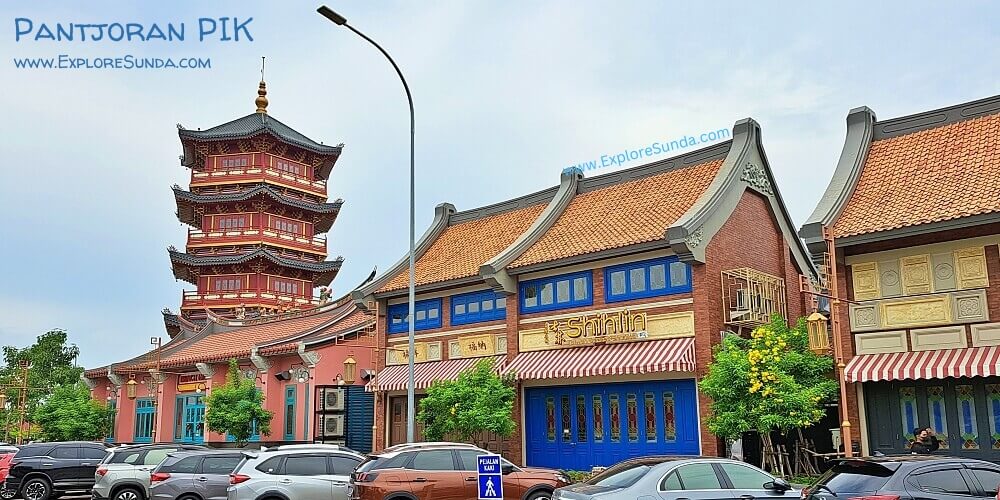 Explore Pantjoran Chinatown in Pantai Indah Kapuk Jakarta and see beautiful murals, taste delicious foods, and have a great hangout with family and friends!