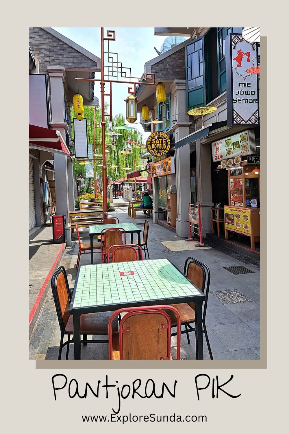 Explore Pantjoran Chinatown in Pantai Indah Kapuk Jakarta and see beautiful murals, taste delicious foods, and have a great hangout with family and friends | #ExploreSunda.com #PantjoranPIK