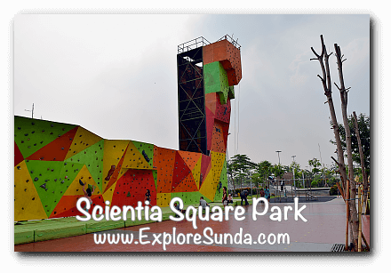Wall climbing at Scientia Square Park - Summarecon Serpong, Tangerang Selatan
