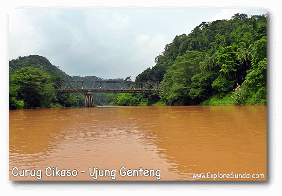 A boat trip to Curug Cikaso [Cikaso Waterfall] - Ujung Genteng. Soon the brown river will turn into green.