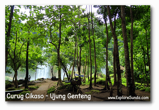 The beautiful riverbank on the way to Cikaso waterfall - Ujung Genteng. The beautiful riverbank on the way to Cikaso waterfall - Ujung Genteng.