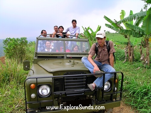 Driving a classic Landrover to Bodogol Nature Reserve.