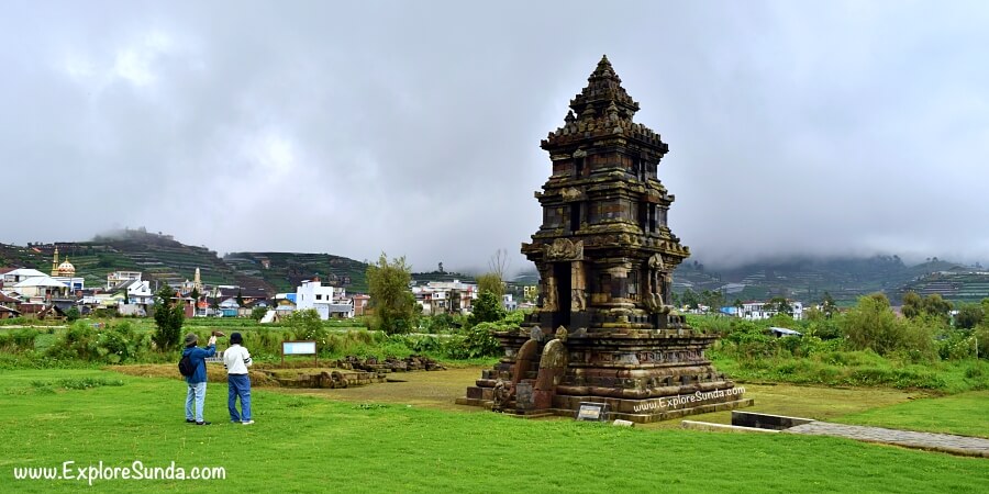 Together with my daughter we explore Hindu temples in Dieng, Wonosobo.