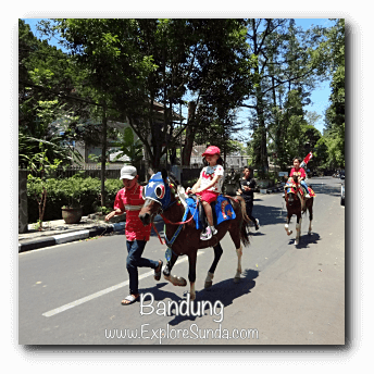 Horse riding around ITB (Institut Teknologi Bandung) Horse riding around ITB (Institut Teknologi Bandung)
