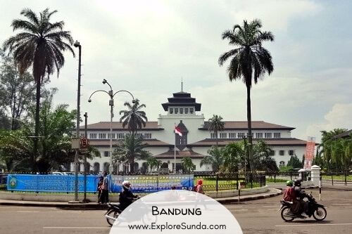 A travel guide to explore Bandung, the Parijs van Java, the center of Sundanese culture.