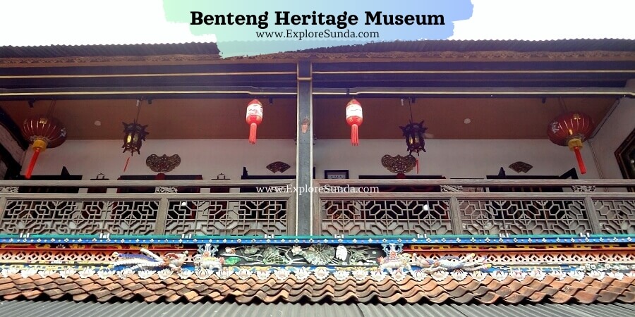 The balcony of Benteng Heritage Museum is adorned with sculptures. The balcony of Benteng Heritage Museum is adorned with sculptures.