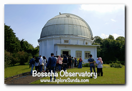 Visitors are crowding the entrance to Bosscha Observatory in Lembang. Visitors are crowding the entrance to Bosscha Observatory in Lembang.