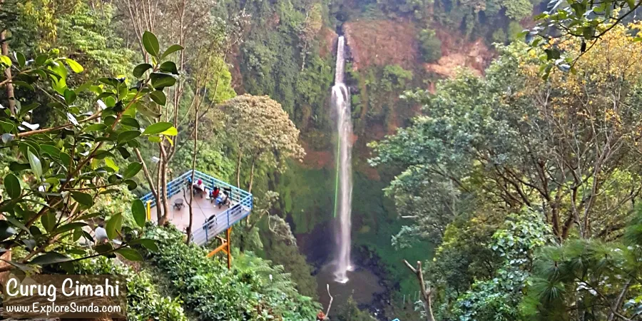 When dusk falls, Curug Cimahi transforms into the Rainbow Waterfall as colorful lights illuminate the cascading water.