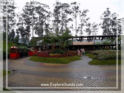 Pasar Khatulistiwa, the food court at Dusun Bambu,  Cisarua - Lembang