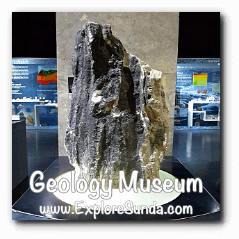 Sinter Karbonat displayed in Geology Museum, Bandung