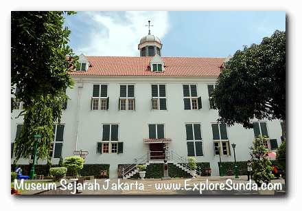 The statue of Hermes at the backyard of Jakarta History Museum The statue of Hermes at the backyard of Jakarta History Museum
