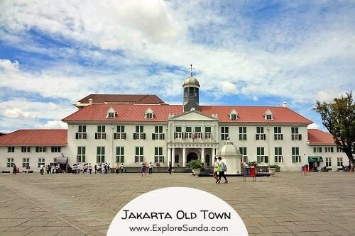 The old town of Jakarta (Kota Tua Jakarta) holds many stories between the distinguished six museums in the district museum and the historical buildings.