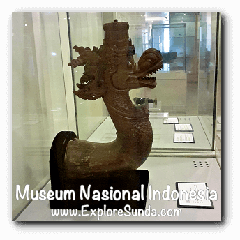 Bronze waterspout in the shape of dragon from Cirebon, West Java - a collection of Museum Gajah (The National Museum of Indonesia), Jakarta Bronze waterspout in the shape of dragon from Cirebon, West Java - a collection of Museum Gajah (The National Museum of Indonesia), Jakarta