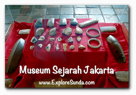 Flake tools from Neolithic era, artifacts at Jakarta History Museum Flake tools from Neolithic era, artifacts at Jakarta History Museum