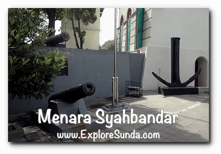 Cannons and anchor at Menara Syahbandar, Museum Bahari Cannons and anchor at Menara Syahbandar, Museum Bahari