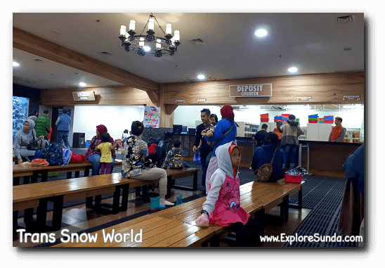 Deposit counter at Trans Snow World, where we get and return the boots and wrist device. Deposit counter at Trans Snow World, where we get and return the boots and wrist device.